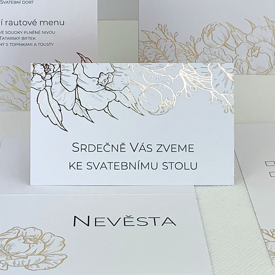Svatební jmenovka se zlatou ražbou květů