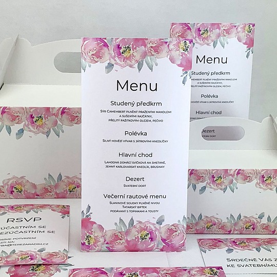 Svatební menu s květy pivoněk
