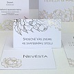 Svatební pozvánka se zlatou ražbou květů