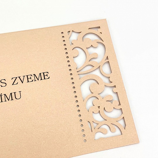Svatební pozvánka s krajkovým výřezem 