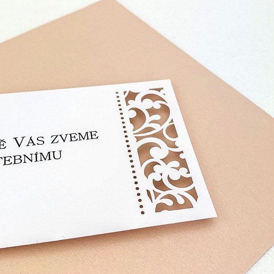 Svatební pozvánka s krajkovým výřezem 