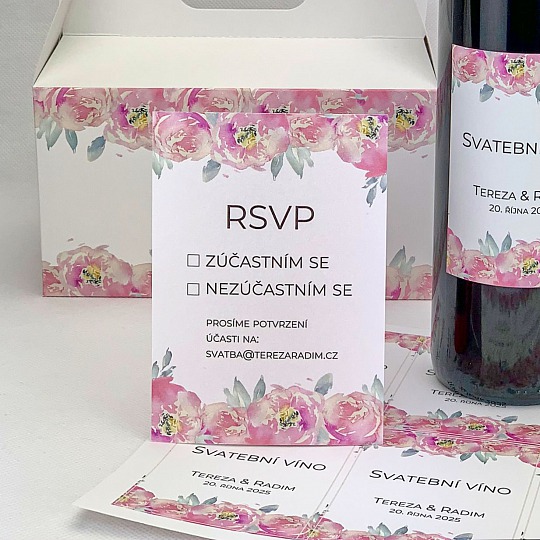 Svatební kartička s květy pivoněk